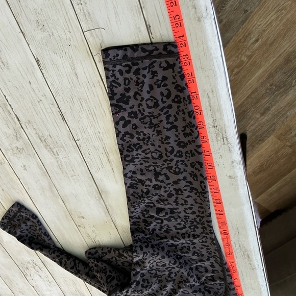 Athleta Cheetah Leopard Print Leggings Large Petite - Picture 6 of 9